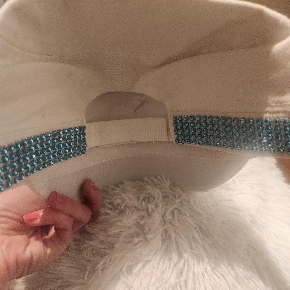 Turquoise accent hat - Picture 4 of 6